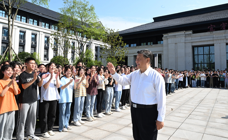 习近平在四川考察时强调  深入贯彻新发展理念主动融入新发展格局   在新的征程上奋力谱写四川发展新篇章