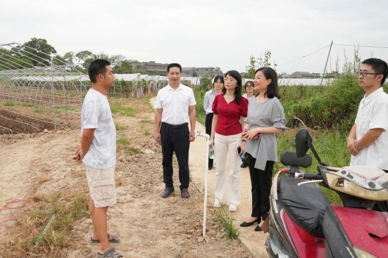 市委教育工委、市教育局深入定点帮扶村开展抗旱资金捐赠活动