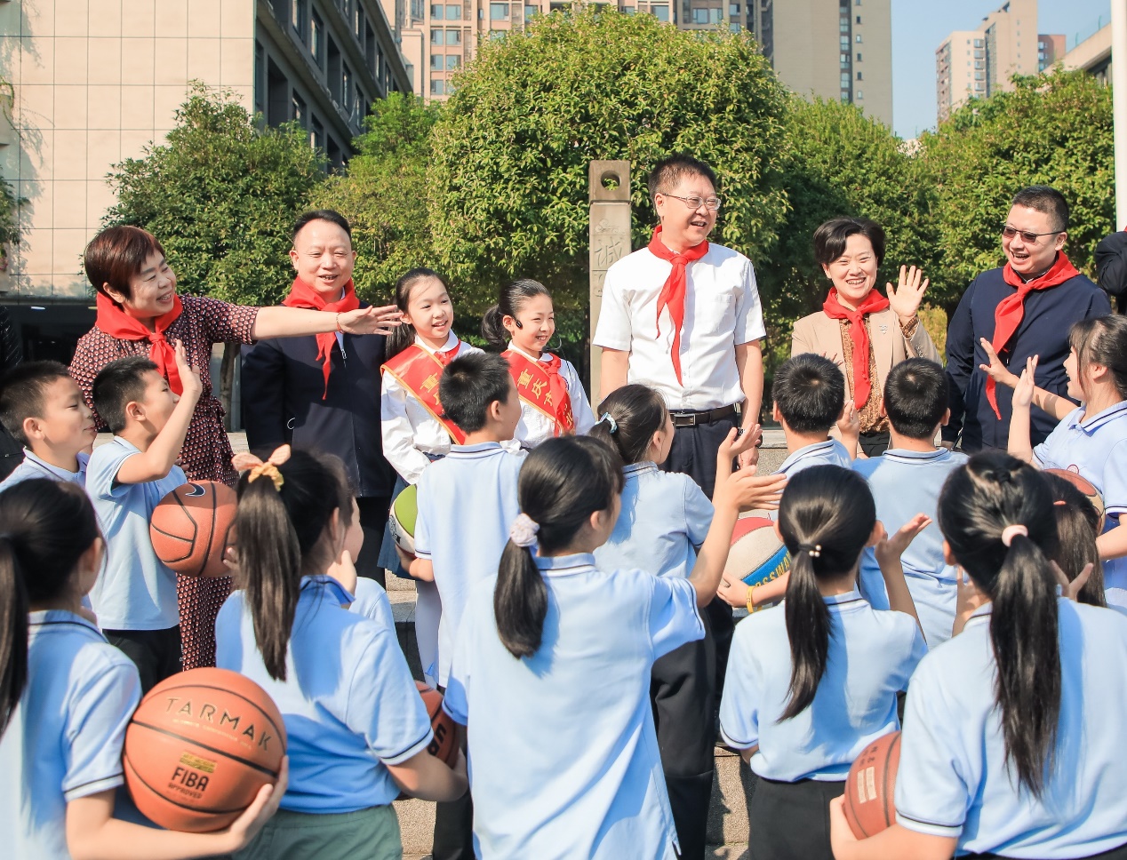 黄政到渝北区鲁能巴蜀小学调研