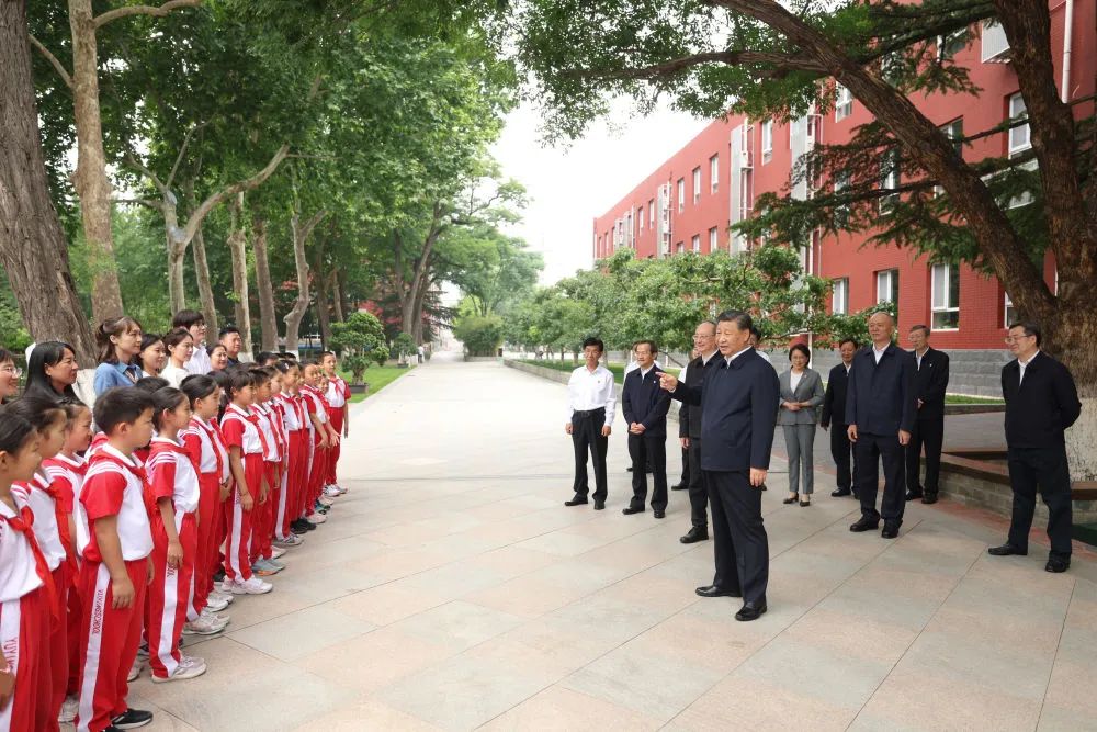 习近平向全国广大少年儿童祝贺“六一”国际儿童节快乐