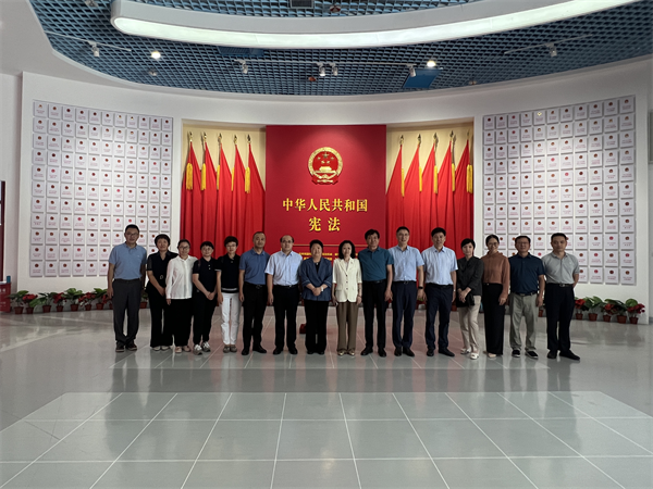 北京市“八五”普法中期评估验收小组实地检查教育系统普法工作
